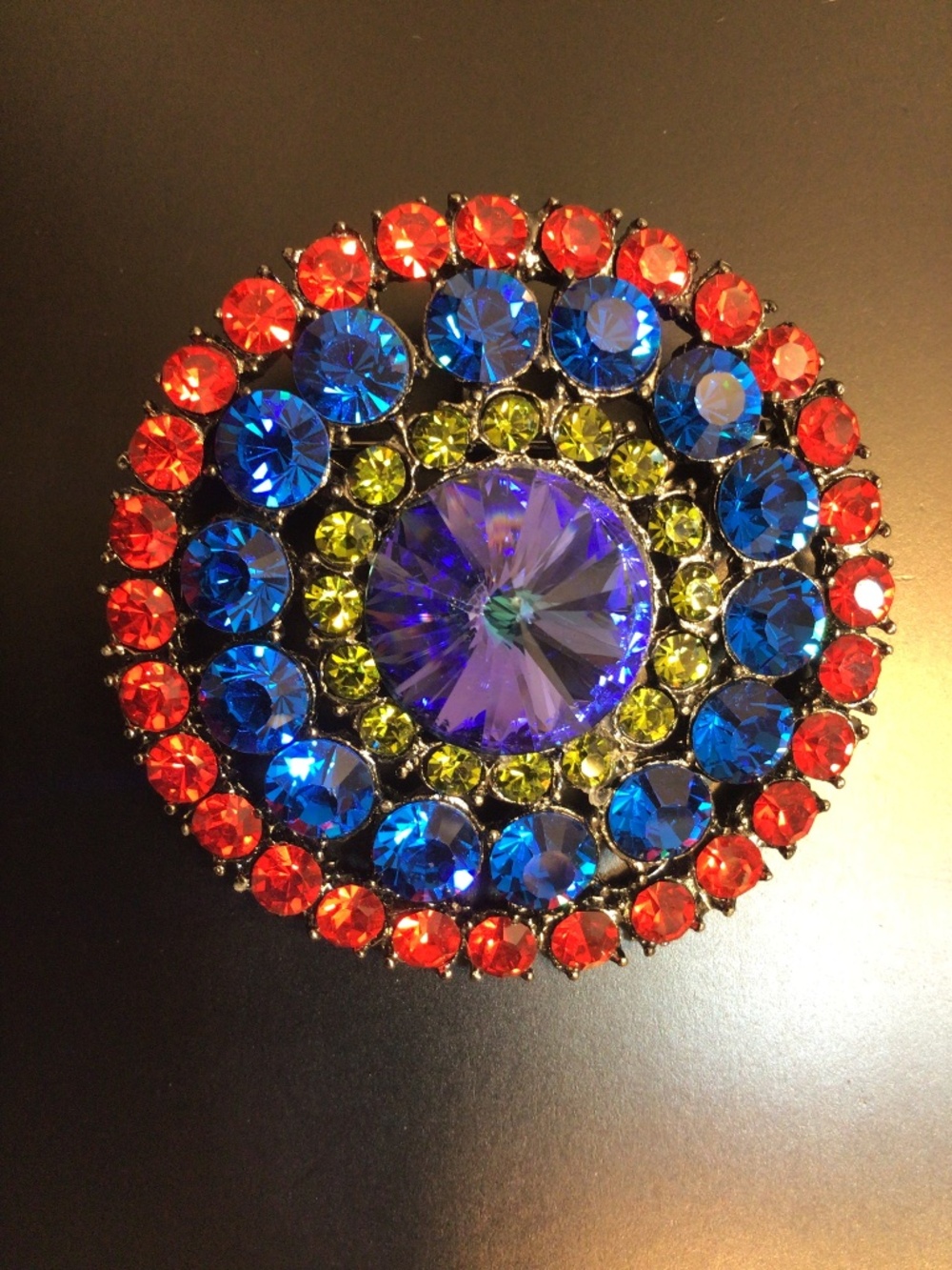 Chicos Patriotic Blue Rivoli Red Black Gunmetal Tone Round Pin Brooch/Pendant
